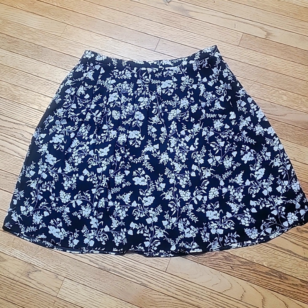 Talbots black floral pleated skirt womens size 16